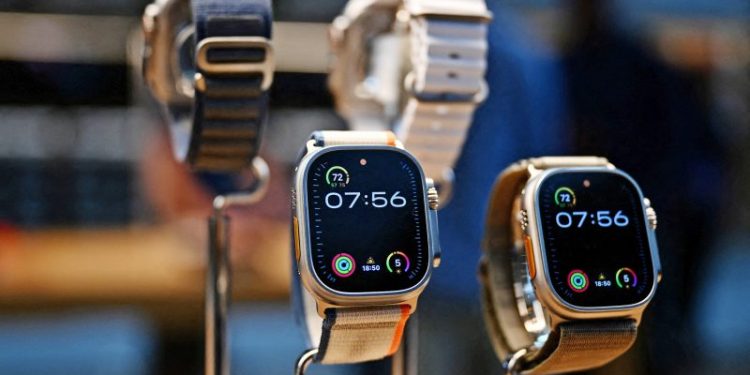 Apple Watch ban halted by appeals court