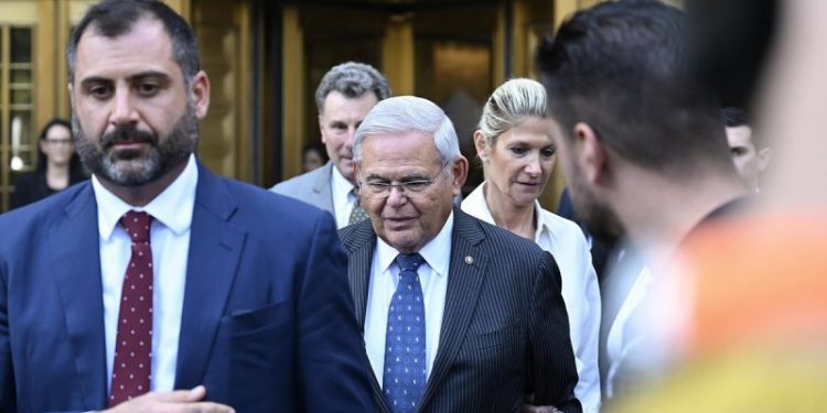 Prosecutors urge judge to reject Menendez’s plea for a delay in bribery trial