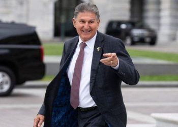 Manchin hints at potential third-party run after Super Tuesday: ‘People are looking for options’