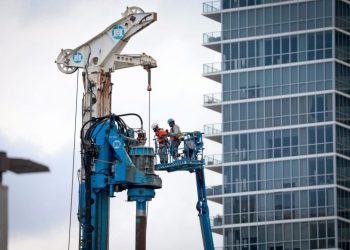 U.S. economy added 353,000 jobs in January, much better than expected