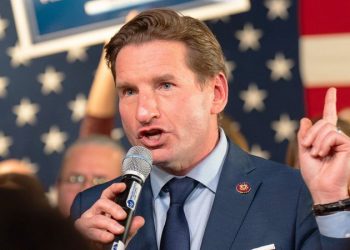 Democratic presidential candidate announces campaign layoffs, vows to remain in race: ‘Really tough day’