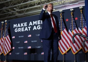 Haley courts independents, Democrats as she aims to avoid a blowout to Trump on her home turf