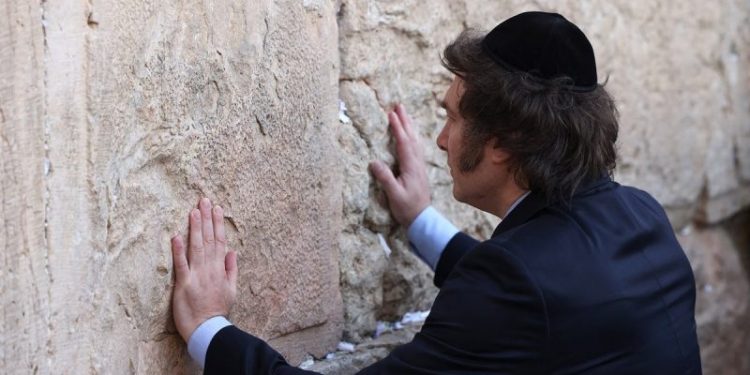 Argentina’s maverick Javier Milei pledges to move embassy to Jerusalem, Bibi praises ‘dear friend’