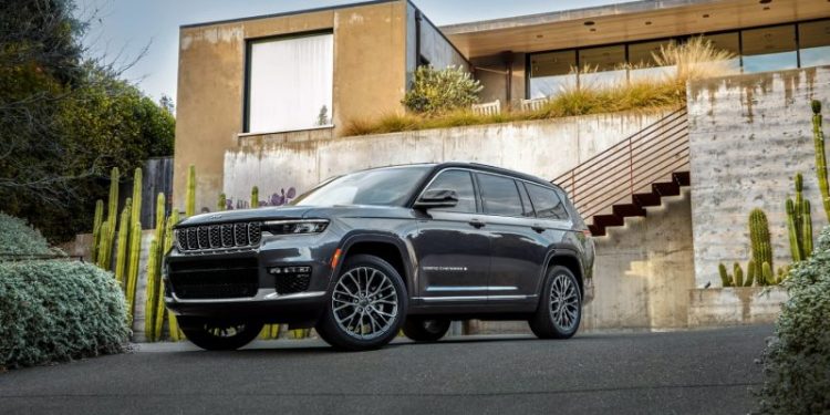 Chrysler recalling 338,000 Jeep Grand Cherokees over potentially faulty steering part