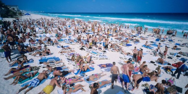 United Airlines expects busiest spring break ever despite travelers’ cost concerns