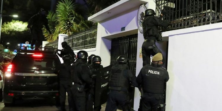 Ecuador police arrest former VP in raid at Mexican embassy, prompting diplomatic severing, outcry