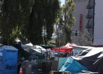 Supreme Court sharply divided over enforcing municipal homeless camping ban