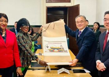 Dem mayor’s spox defends meeting with controversial Chinese diplomat who praised CCP