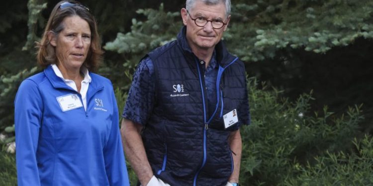 Peloton CEO Barry McCarthy to step down, company to lay off 15% of staff as it looks to refinance debt