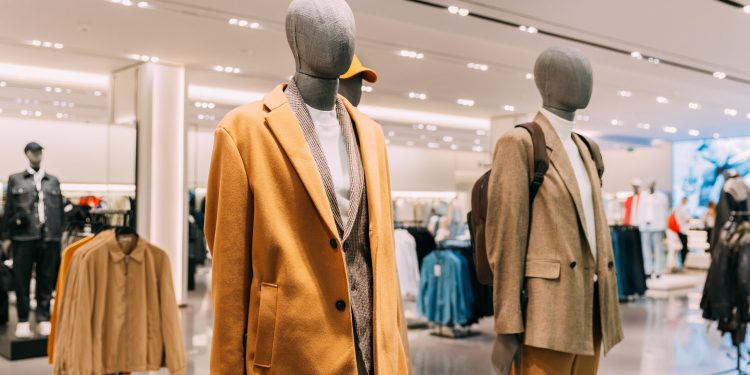 H&M shares plunge 14% after disappointing Q2 profit, cautious outlook