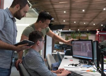 Baird begins coverage of Monday.com with $250 target and neutral rating: Is it worth investing??