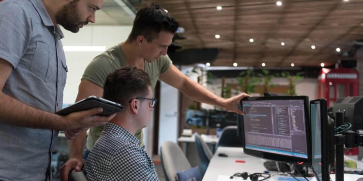 Baird begins coverage of Monday.com with $250 target and neutral rating: Is it worth investing??