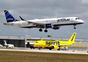 U.S. airlines cut growth plans in a bid to stem profit-eating fare discounts