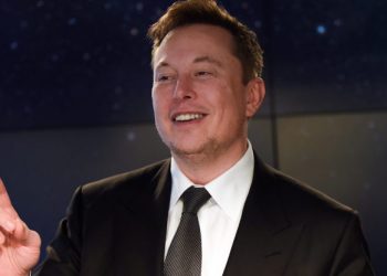 Elon Musk delays Tesla humanoid robots to 2025: Should investors be concerned?