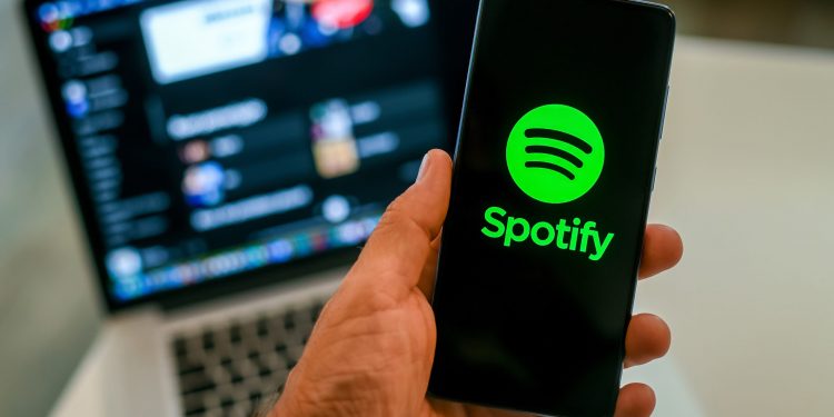 Goldman Sachs elevates Spotify price target to $425 after strong Q2 earnings: Should you invest?