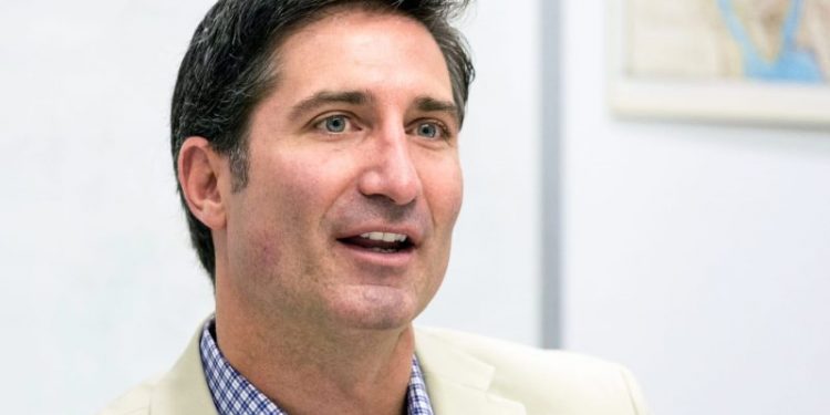 Why Wall Street thinks Brian Niccol is the person to revive Starbucks — and end the Howard Schultz era