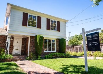 Home sale commissions are getting a shake-up this weekend