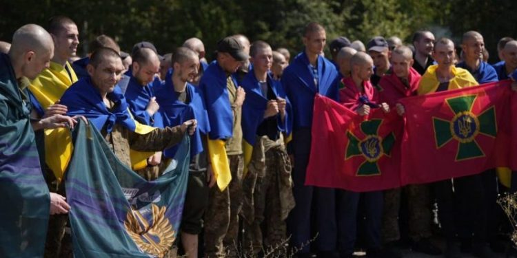 On Ukrainian Independence Day, over 100 POWs swapped with Russia