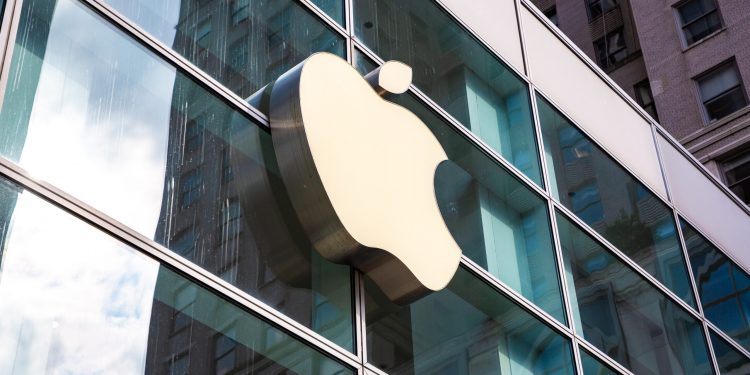 Did Apple’s slow AI progress prompt Buffett to sell?