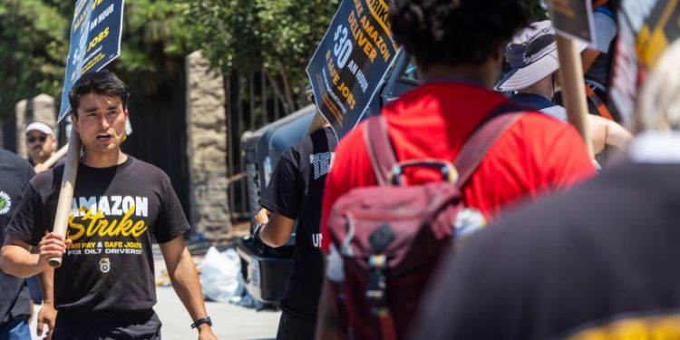 Amazon hikes wages for contract delivery drivers as union pressures grow