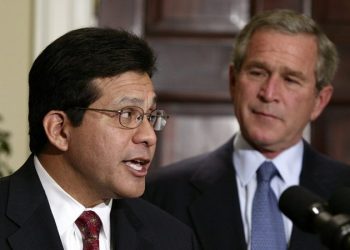 Alberto Gonzales becomes latest Bush alum to endorse Harris