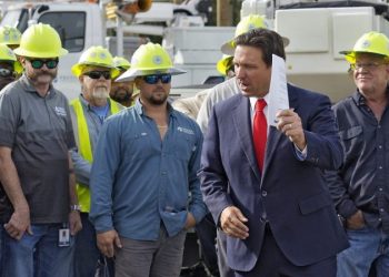 Biden undermines Harris claim that Ron DeSantis is politicizing hurricane response: ‘Doing a great job’