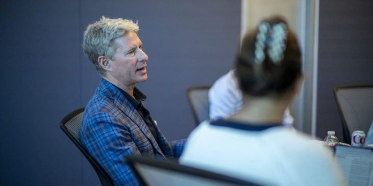 Legal experts question Harris’ backing from donors with government ties