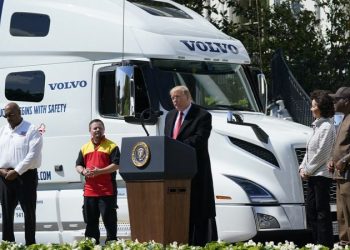 Bulk of truckers back Trump and are wary of a Harris presidency, says big-rig big shot