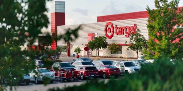 Target stock falls 21% as big discounting effort falls short