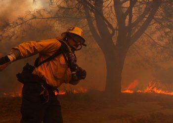 How many billions will California fires cost the US economy?