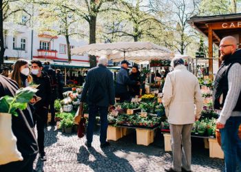 Euro zone inflation climbs to 2.4% in December, meeting expectations