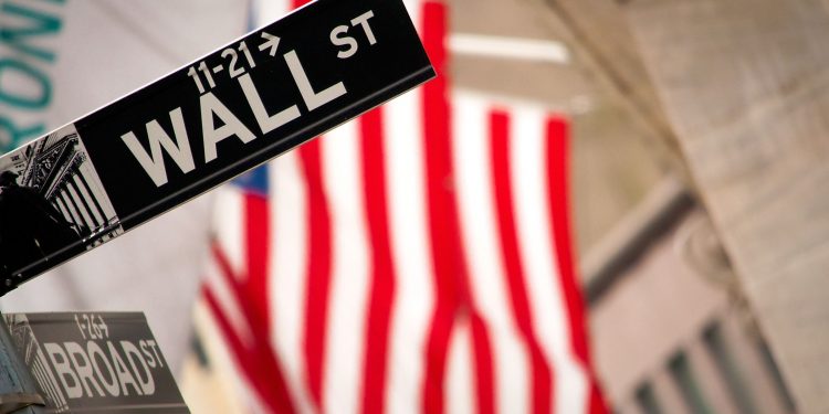 Dow Jones drops, S&P flat on Fed uncertainty; Maplebear Rallies, Exxon and Shell slump