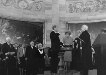 Trump to be inaugurated inside: Last ceremony held indoors was Reagan’s in 1985