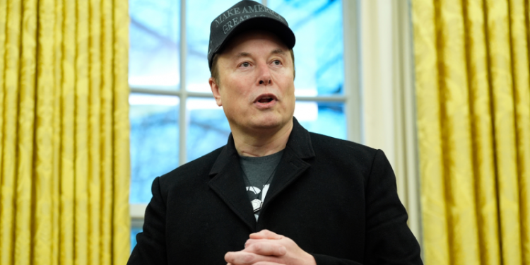 Elon Musk makes surprise appearance at CPAC