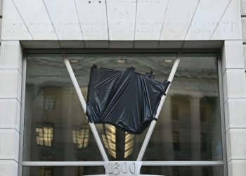 USAID instructions for fired employees gives them 15 minutes to gather belongings from shuttered DC building