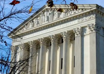 Straight woman’s job discrimination claim likely to prevail with SCOTUS rebuke of lower court: expert