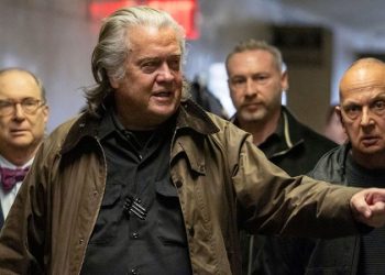 Steven Bannon pleads guilty to scheme to defraud in border wall fundraiser, avoids jail time