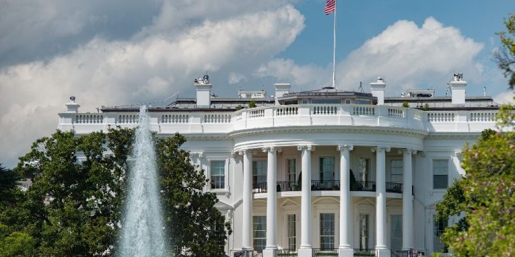 Trump’s WLFI $336M crypto holdings spark concerns ahead of White House summit