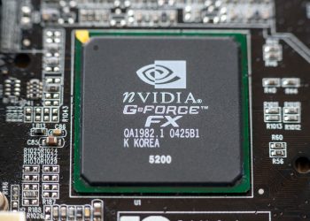 NVIDIA stock rebounds 2.5% on Friday as analysts remain bullish