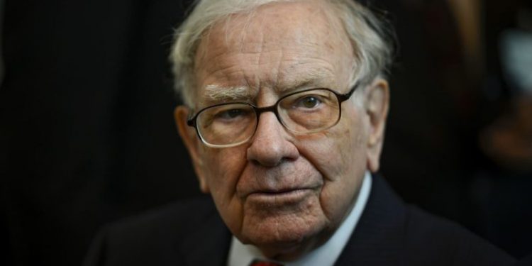 Buffett denies rumors after Trump shares wild claim that investor backs president crashing market