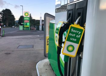 BP shares decline following weak Q1 gas trading forecast and rising debt