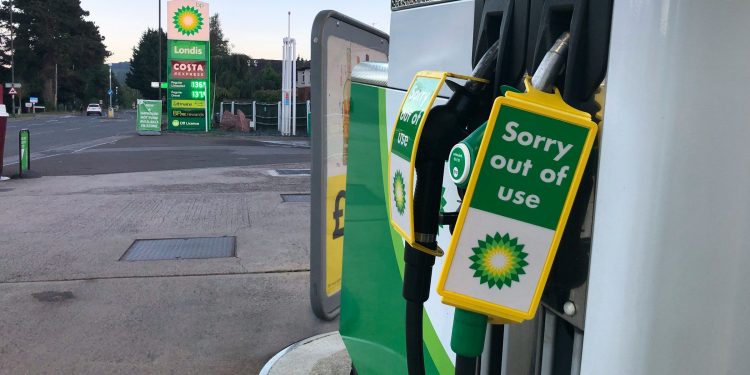 BP shares decline following weak Q1 gas trading forecast and rising debt