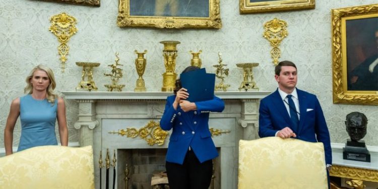 Whitmer explains her Oval Office folder fiasco