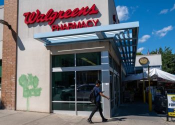 Walgreens doubles down on prescription-filling robots to cut costs, free up pharmacists amid turnaround