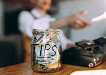 Senate unanimously approves $25,000 tax break for tipped workers