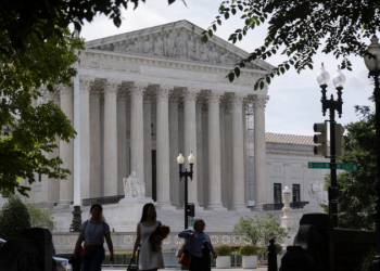 Trump admin asks SCOTUS to allow it to move forward with plans to slash federal workforce