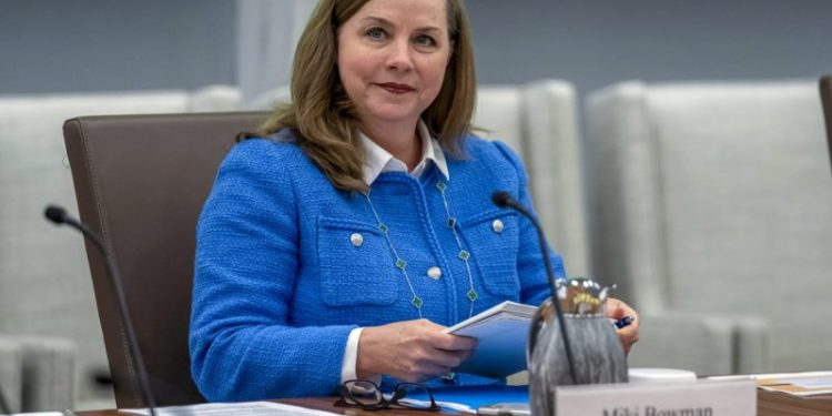 A top Federal Reserve official says bleak jobs data backs the case for 3 rate cuts