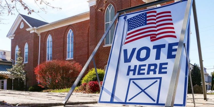 Apple expected to roll out texting update that would hit GOP hardest ahead of midterms, fundraisers say