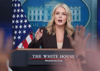 US used sonic weapon on Venezuelan troops, report shared by Leavitt claims