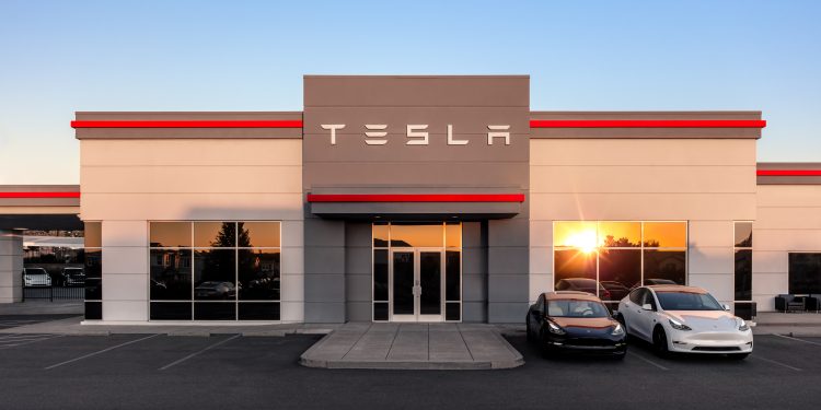 Tesla stock below $400, but analysts see upside ahead